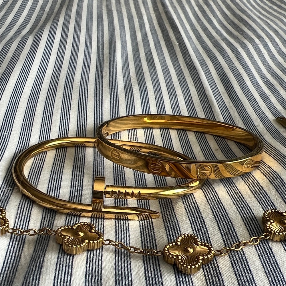 Elegant Gold Bracelet Set - Picture 2 of 5